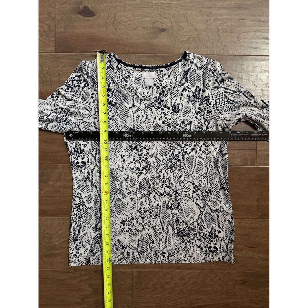 Chicos Womens Size 1 Medium Snakeskin Print Long‎ Sleeve Scoop Neck Top Black - Picture 4 of 6